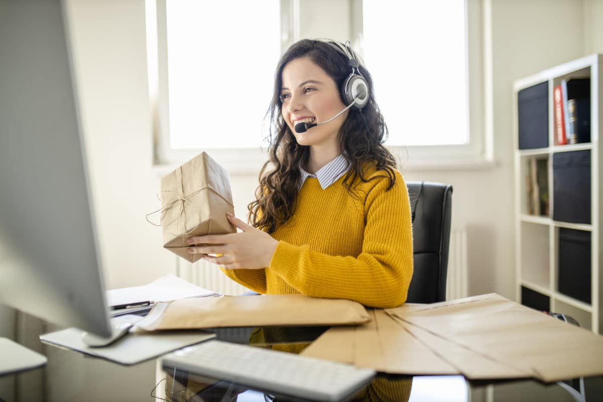 7 Top Ways Customer Service Reps Can Support Your eCommerce Store
